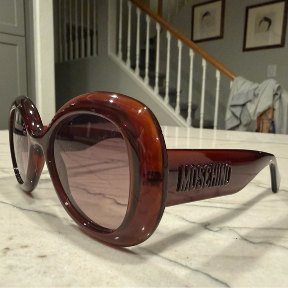 Red Vintage Moschino M258 Sunglasses - Picture 1 of 16